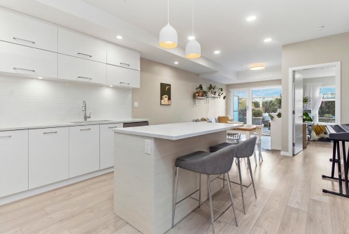 309-38033 Second Avenue  Squamish, BC V8B 0C4