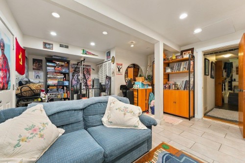 2214 4Th Avenue E, Vancouver, BC 