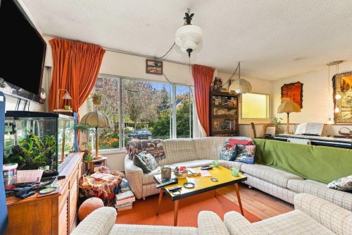 2214 4Th Avenue E, Vancouver, BC 