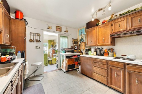 2214 4Th Avenue E, Vancouver, BC 