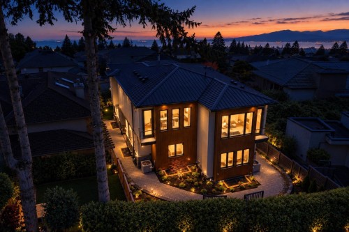 2378 Marine Drive  West Vancouver, BC V7V 1K8