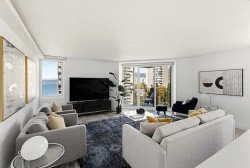 1103-1575 Beach Avenue  Vancouver, BC V6G 1Y5