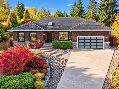 6161 Highmoor Place  Sechelt, BC V7Z 0L1
