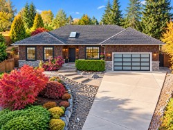 6161 Highmoor Place Sechelt, BC V7Z 0L1