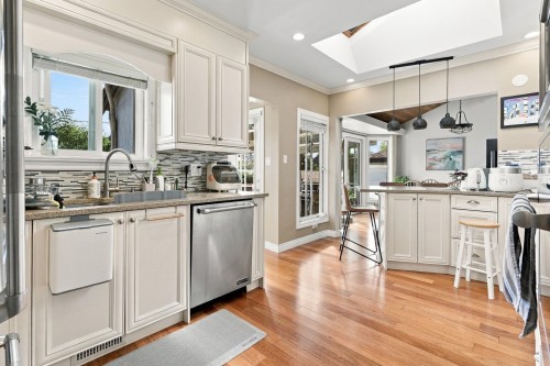 4027 Sunnycrest Drive , North Vancouver, BC V7R 3E3 5