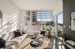 407-3438 Sawmill Crescent Vancouver, BC V5S 0E3