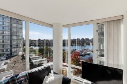 901-1067 Marinaside Crescent  Vancouver, BC V6Z 3A4