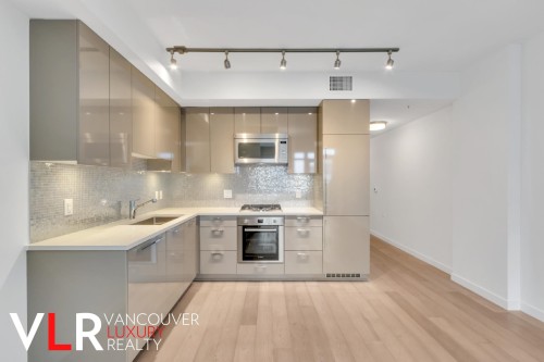 307-4171 Cambie Street , Vancouver, BC V5Z 2Y2 3