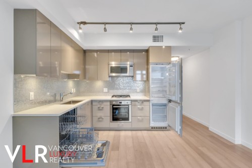 307-4171 Cambie Street , Vancouver, BC V5Z 2Y2 4