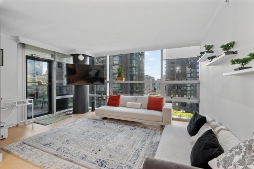 70X-1050 Burrard Street , Vancouver, BC V6Z 2S3 3