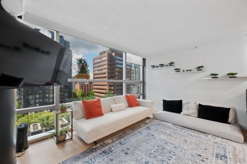 70X-1050 Burrard Street , Vancouver, BC V6Z 2S3 4