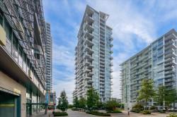 708-258 Nelson's Court New Westminster, BC V3L 0J9