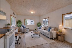 28-1413 Sunshine Coast Highway Gibsons, BC V0N 1V5