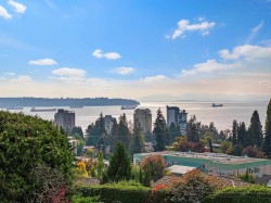 2077 Kings Avenue West Vancouver, BC V7V 2B7
