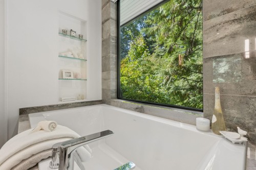 435 Macbeth Crescent, West Vancouver, BC 