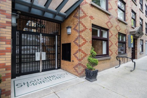 301-1477 15th Avenue W, Vancouver, BC V6H 1S4 2