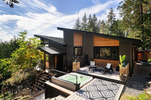 955 Windjammer Road  Bowen Island, BC V0N 1G2