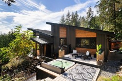 955 Windjammer Road  Bowen Island, BC V0N 1G2