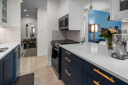 101-2121 6Th Avenue W, Vancouver, BC 