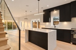1-2539 Grant Street  Vancouver, BC V5K 3G6