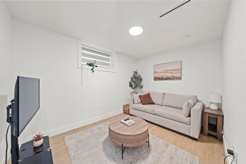 742 58Th Avenue E, Vancouver, BC 