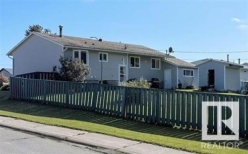 715 3 Avenue, Fox Creek, AB - Outdoor