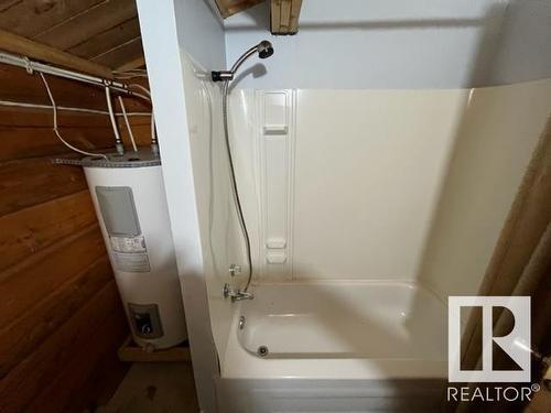 65060 Twp Rd 620, Rural Woodlands County, AB - Indoor Photo Showing Bathroom