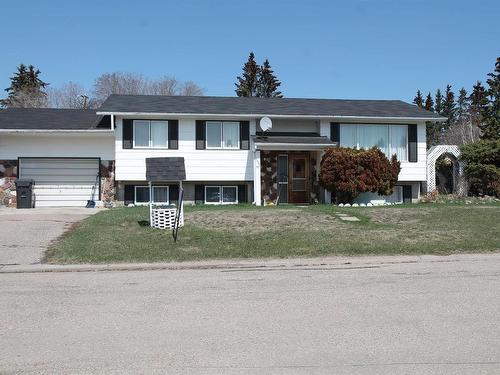 4902 55 Av, Elk Point, AB 