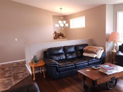 5109 60 Avenue, Elk Point, AB - Indoor Photo Showing Living Room