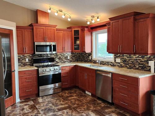 5109 60 Avenue, Elk Point, AB - Indoor Photo Showing Kitchen With Double Sink