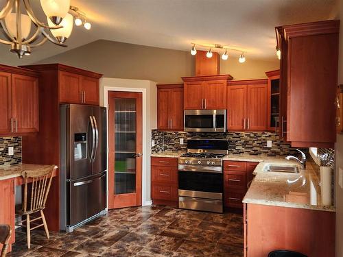 5109 60 Avenue, Elk Point, AB - Indoor Photo Showing Kitchen With Double Sink