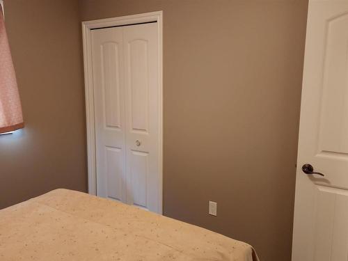 5109 60 Avenue, Elk Point, AB - Indoor Photo Showing Bedroom