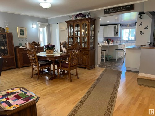 4826 52 Avenue, Elk Point, AB - Indoor Photo Showing Dining Room