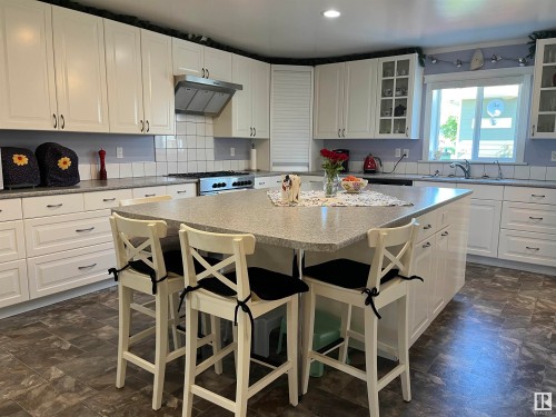 4826 52 Avenue, Elk Point, AB - Indoor Photo Showing Kitchen