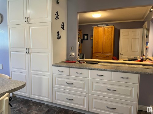 4826 52 Avenue, Elk Point, AB - Indoor