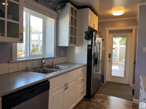 4826 52 Avenue, Elk Point, AB - Indoor Photo Showing Kitchen With Double Sink