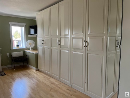 4826 52 Avenue, Elk Point, AB - Indoor Photo Showing Other Room