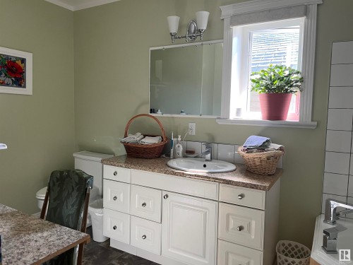 4826 52 Avenue, Elk Point, AB - Indoor Photo Showing Bathroom