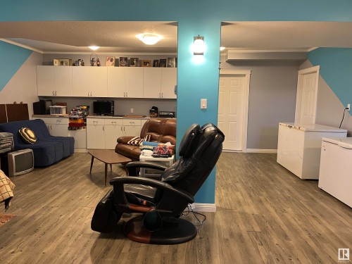 4826 52 Avenue, Elk Point, AB - Indoor