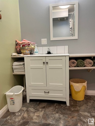 4826 52 Avenue, Elk Point, AB - Indoor