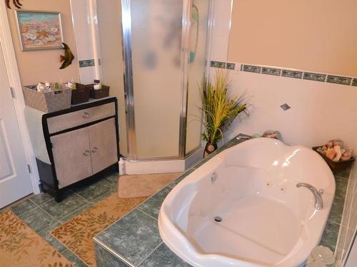 59225 Rge Rd 31, Rural Barrhead County, AB - Indoor Photo Showing Bathroom