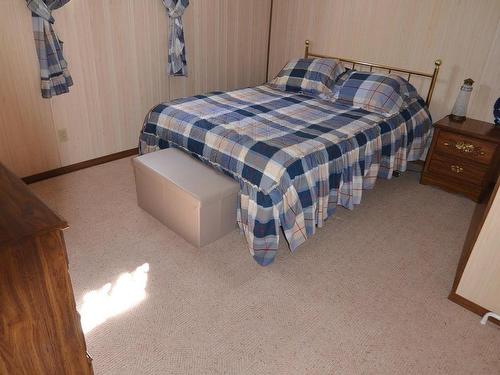 59225 Rge Rd 31, Rural Barrhead County, AB - Indoor Photo Showing Bedroom