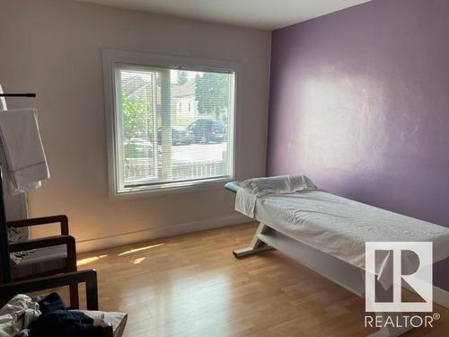 10898 98 Street, Edmonton, AB - Indoor Photo Showing Bedroom