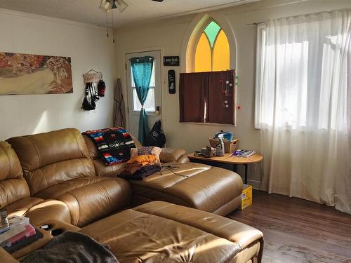 5117 48 Street, Elk Point, AB - Indoor Photo Showing Living Room