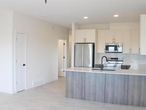 2 11 Dalton Link, Spruce Grove, AB - Indoor Photo Showing Kitchen