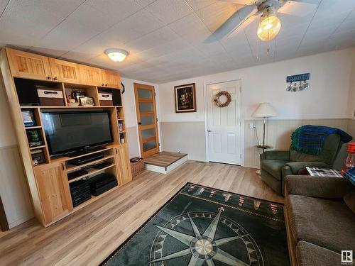 7308 Twp Rd 562, Rural St. Paul County, AB - Indoor Photo Showing Living Room