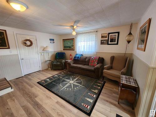 7308 Twp Rd 562, Rural St. Paul County, AB - Indoor Photo Showing Living Room