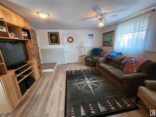 7308 Twp Rd 562, Rural St. Paul County, AB - Indoor Photo Showing Living Room