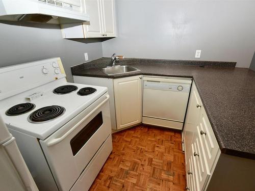 606 11025 Jasper Avenue, Edmonton, AB - Indoor Photo Showing Kitchen