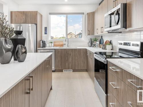 11981 35 Avenue, Edmonton, AB - Indoor Photo Showing Kitchen